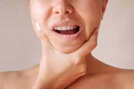 How Military Neck Posture Contributes to Jaw Stiffness